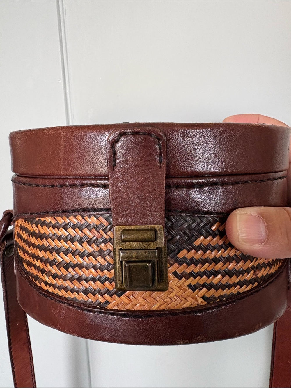 Vintage handwoven rattan and genuine leather box purse 1970s RARE FIND - Picture 4 of 13
